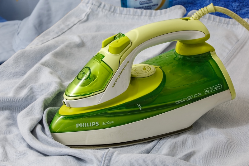 pressing-CANNES-min_ironing-403074